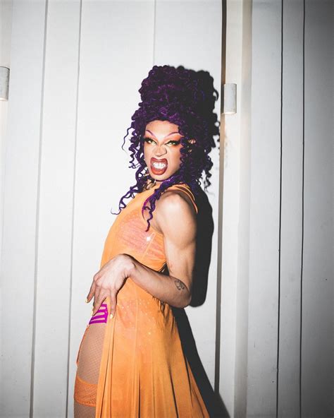 Yvie Oddly (@oddlyyvie) • Instagram photos and videos.